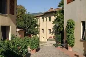 Rents your Vicchio farmhouse vacation rentals: holiday farmhouse with pool for rent in Vicchio Tuscany, farmhouse accomodations: 10 apartments